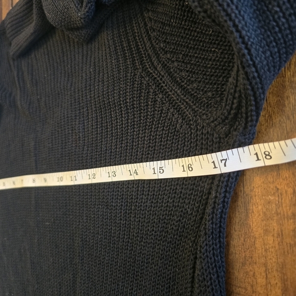 Old Navy Black V-Neck Sweater for Women - Picture 9 of 10